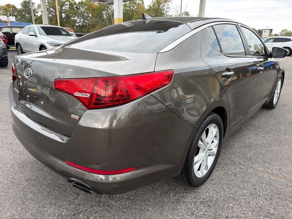 Kia Optima LX MT 2012