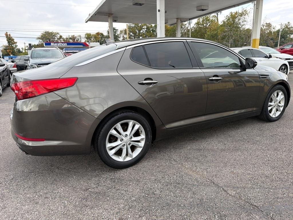 Kia Optima LX MT 2012