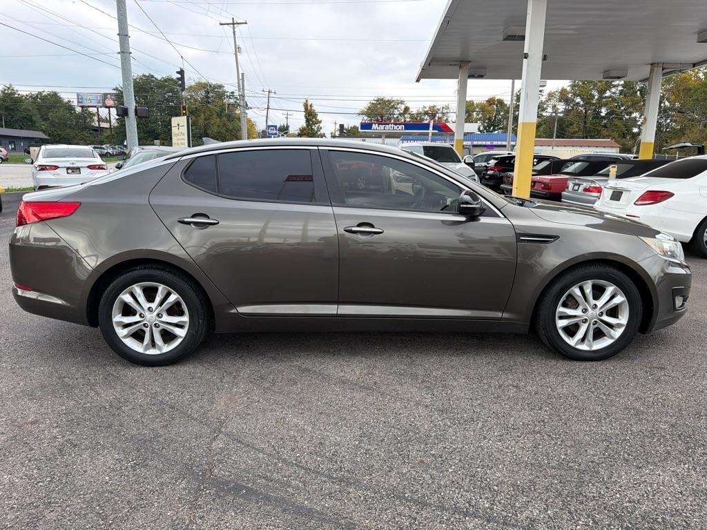 Kia Optima LX MT 2012