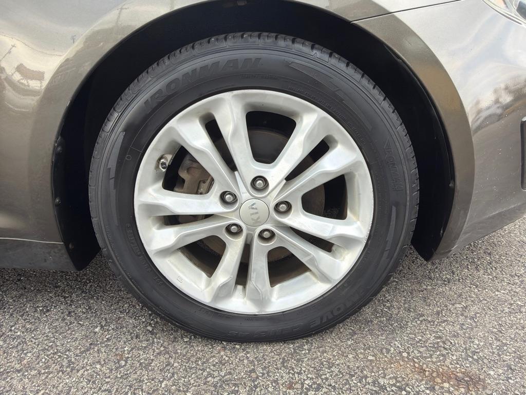 Kia Optima LX MT 2012