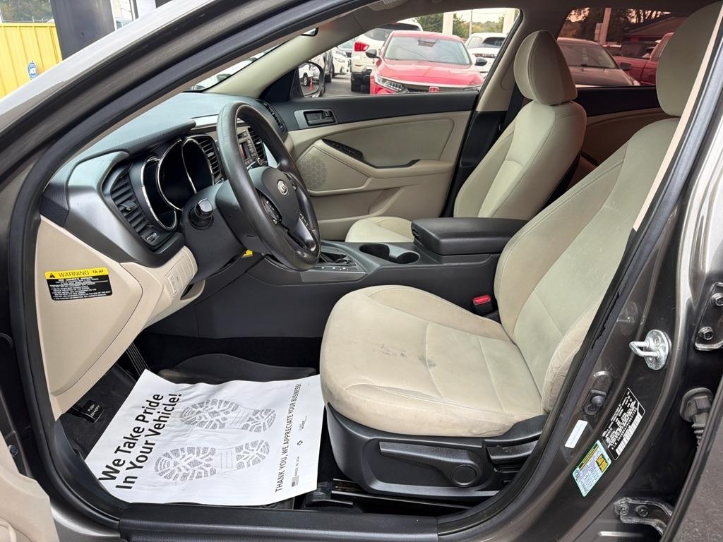 Kia Optima LX MT 2012