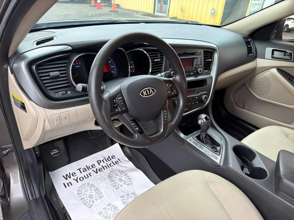 Kia Optima LX MT 2012