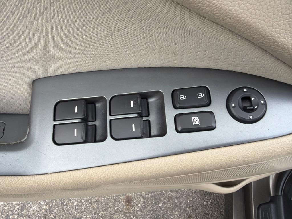 Kia Optima LX MT 2012