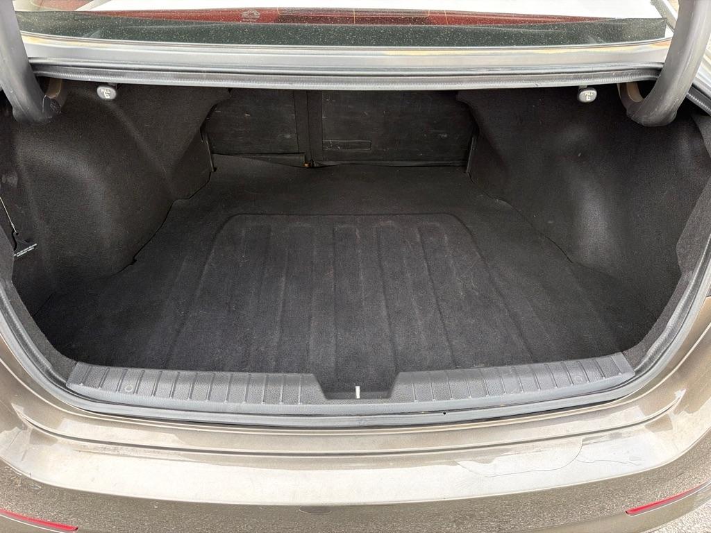 Kia Optima LX MT 2012