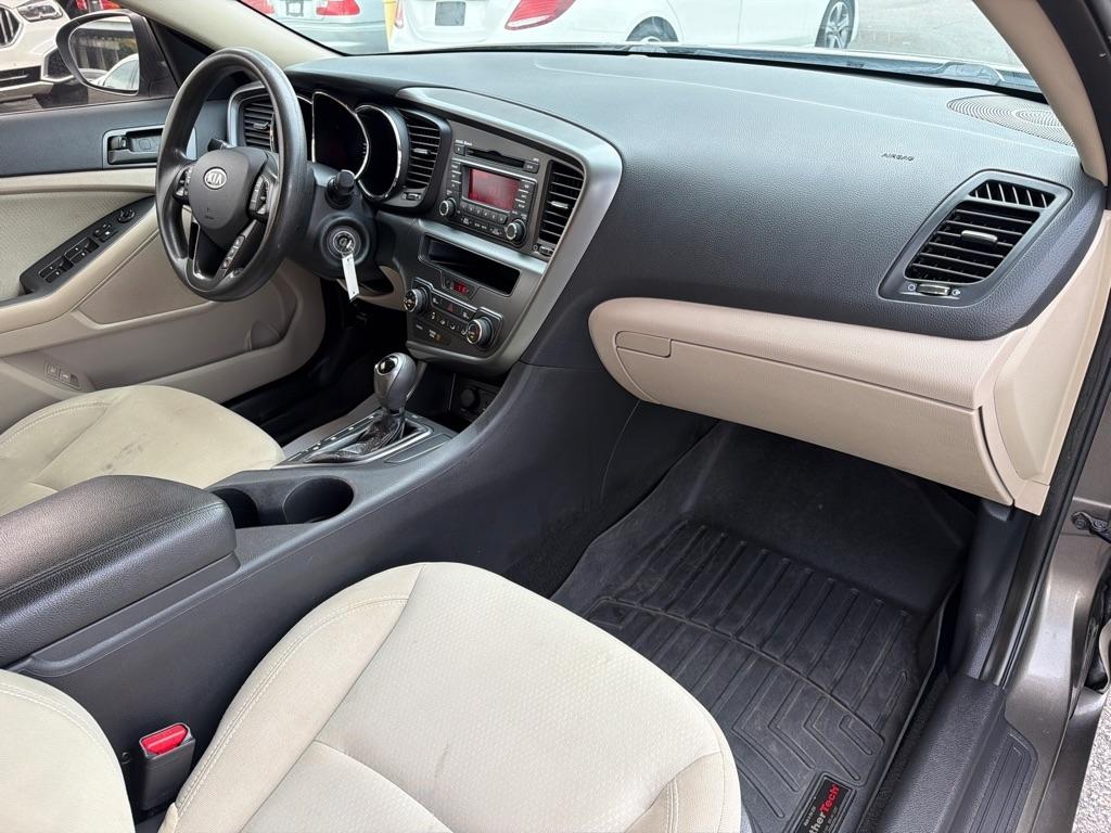 Kia Optima LX MT 2012