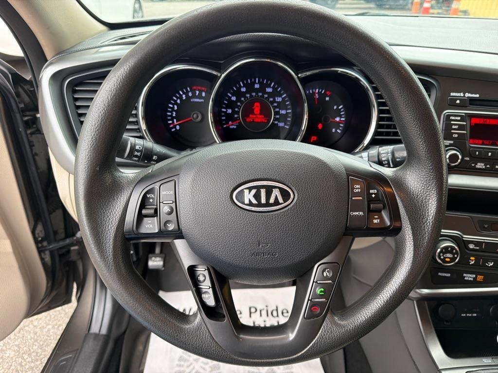 Kia Optima LX MT 2012