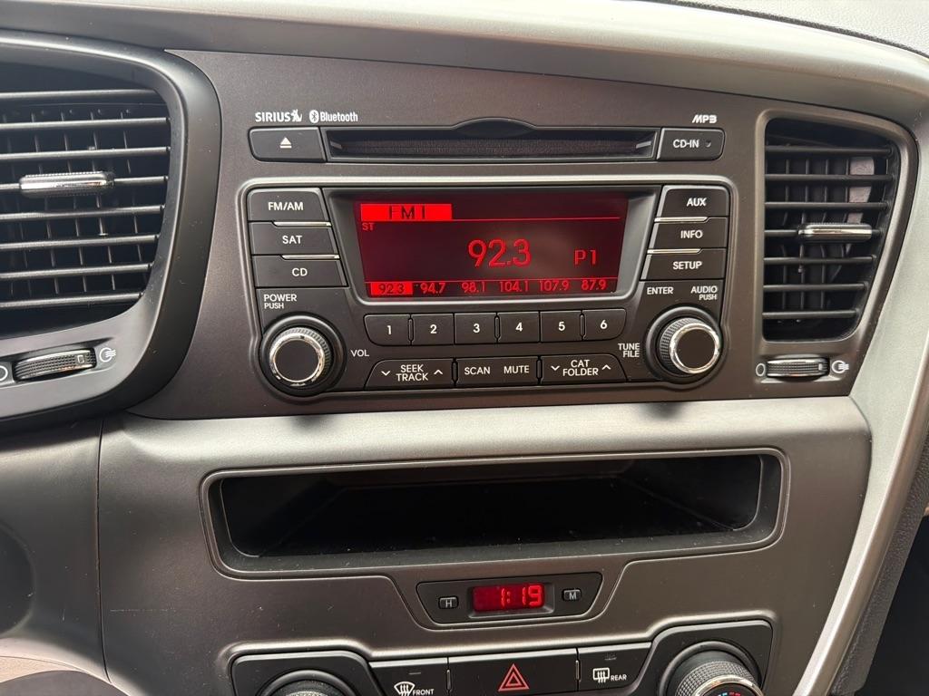 Kia Optima LX MT 2012