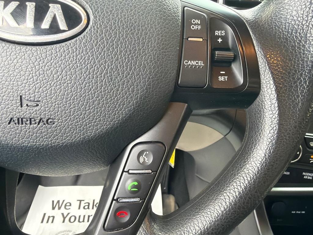 Kia Optima LX MT 2012