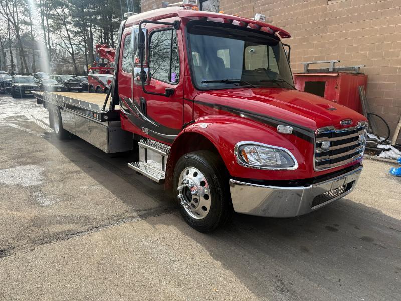 Freightliner M2 106  2023