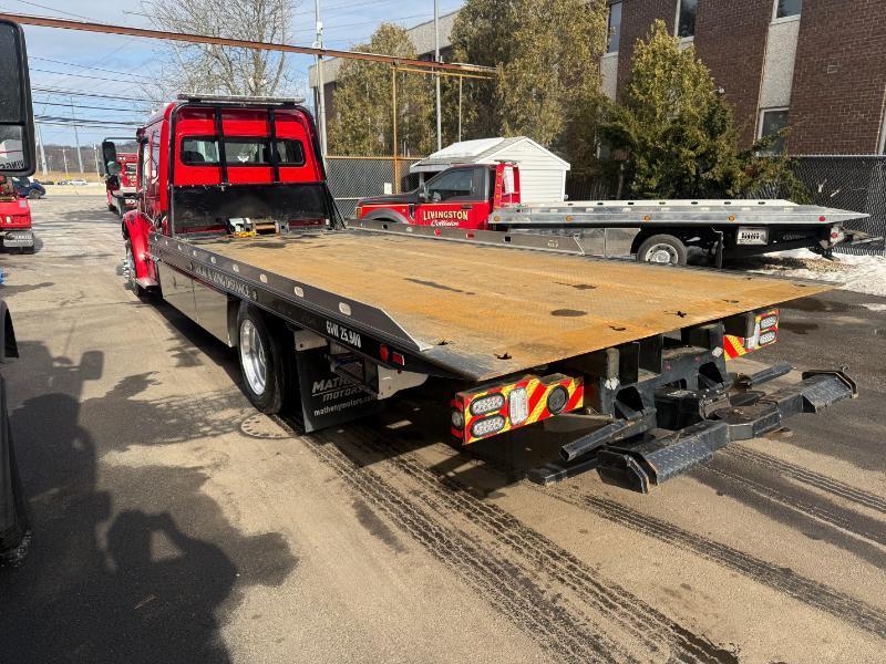 Freightliner M2 106  2023