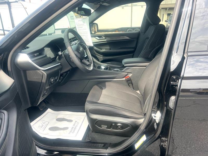 Jeep Grand Cherokee L Laredo 4WD 2024
