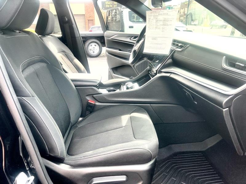 Jeep Grand Cherokee L Laredo 4WD 2024