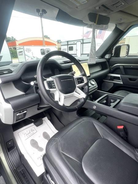 Land Rover Defender 130 S 2023