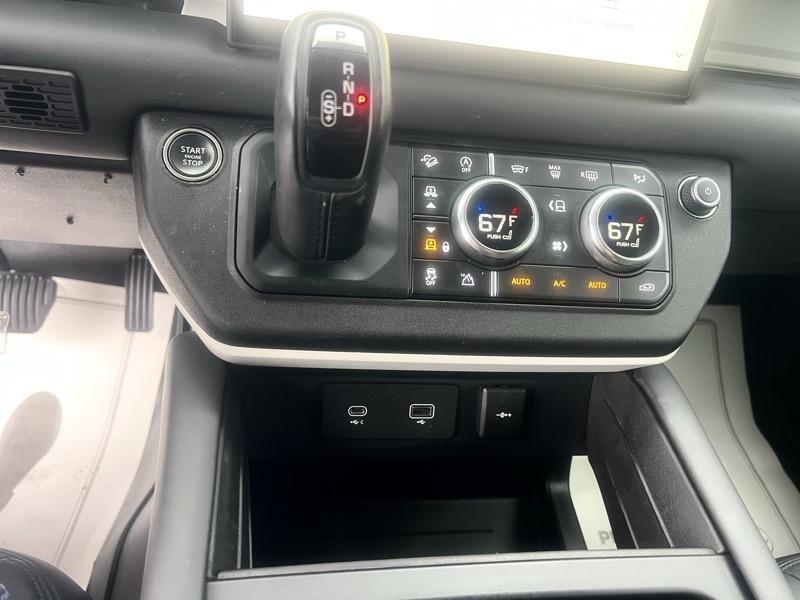 Land Rover Defender 130 S 2023