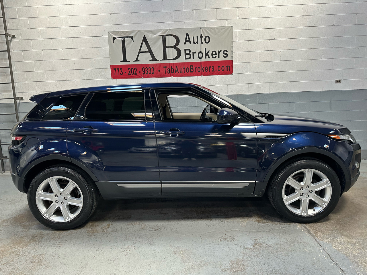 2015 Land Rover Range Rover Evoque Pure Plus photo 2