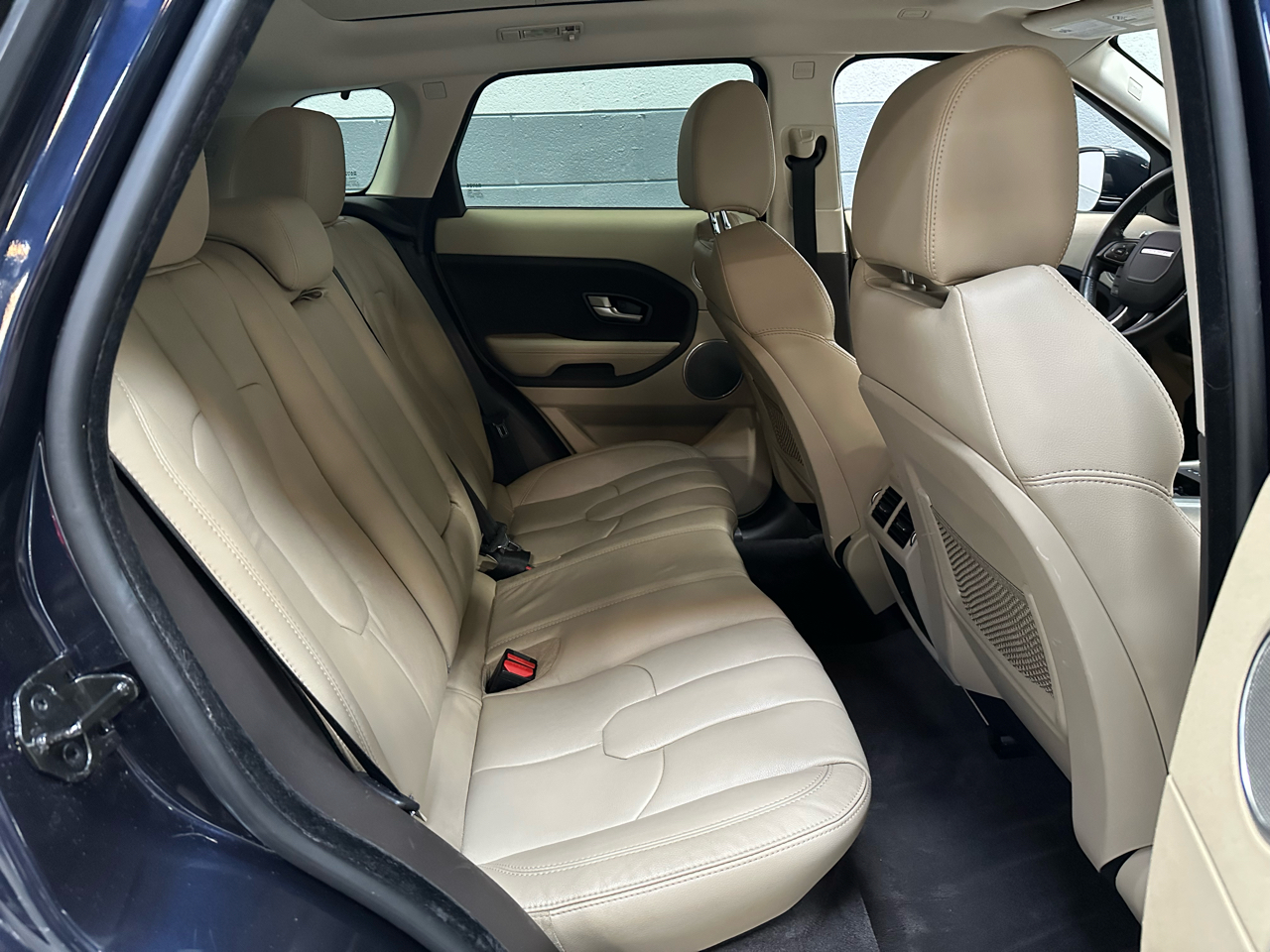 2015 Land Rover Range Rover Evoque Pure Plus photo 11