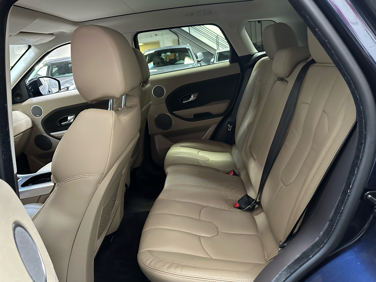 2015 Land Rover Range Rover Evoque Pure Plus photo 14