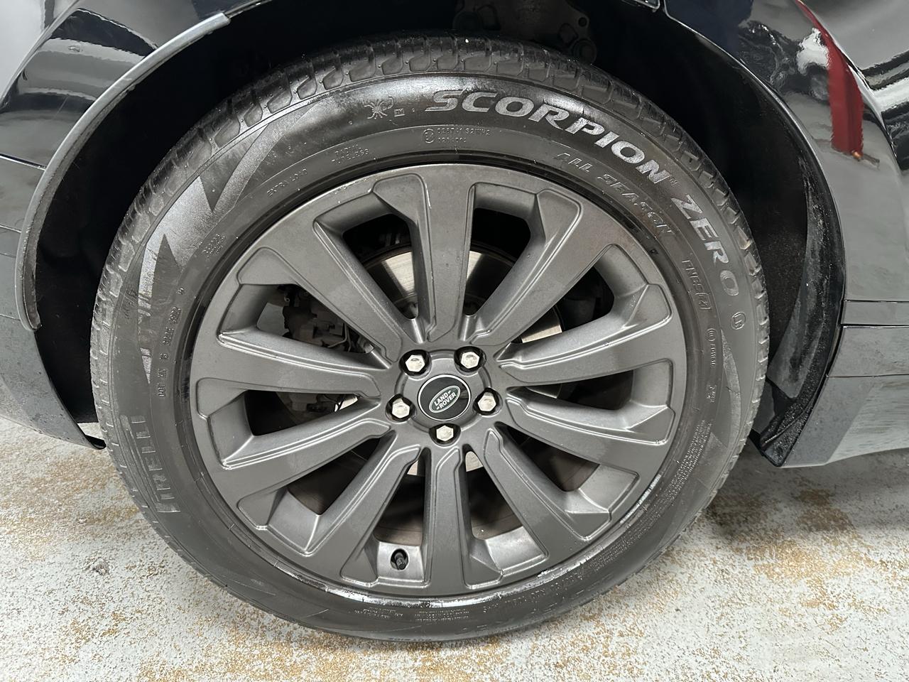 Land Rover Range Rover Velar photo 24