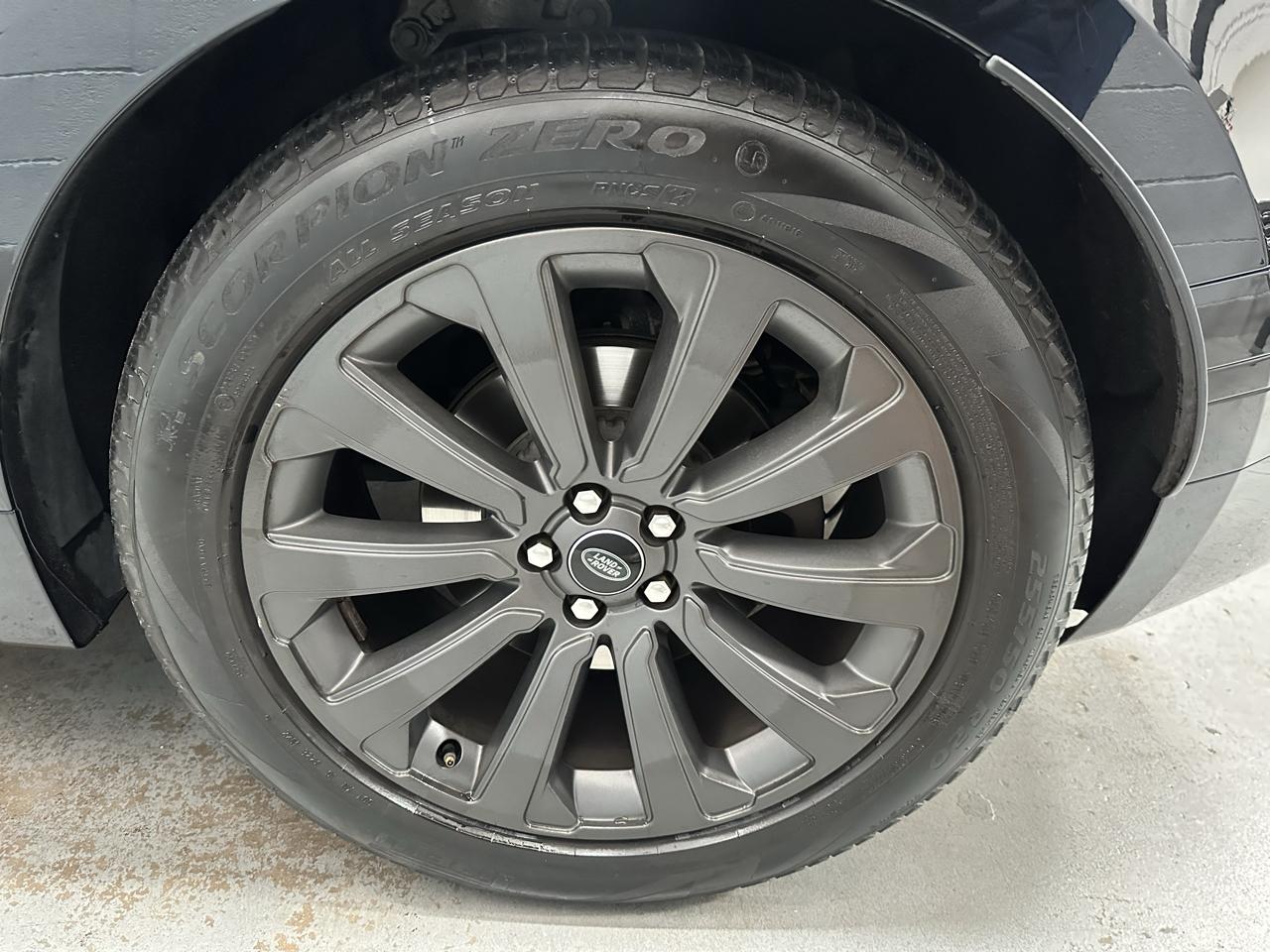 Land Rover Range Rover Velar photo 25