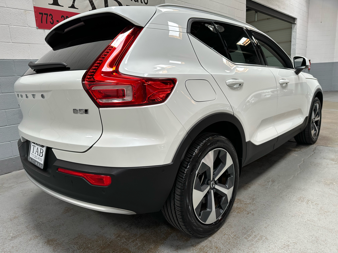 2024 Volvo XC40 AWD Plus photo 3