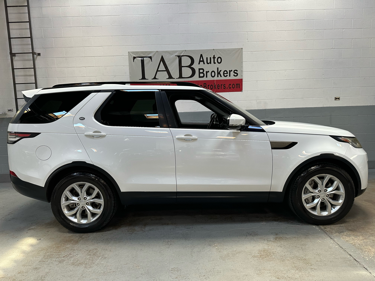 Land Rover Discovery SE V6 Supercharged 2019 Land Rover Discovery SE V6 Supercharged 2019