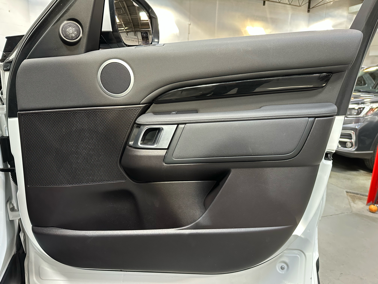 Land Rover Discovery SE V6 Supercharged 2019 Land Rover Discovery SE V6 Supercharged 2019