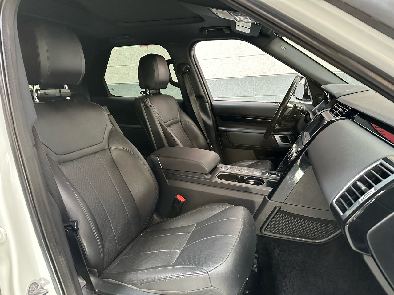 Land Rover Discovery SE V6 Supercharged 2019 Land Rover Discovery SE V6 Supercharged 2019