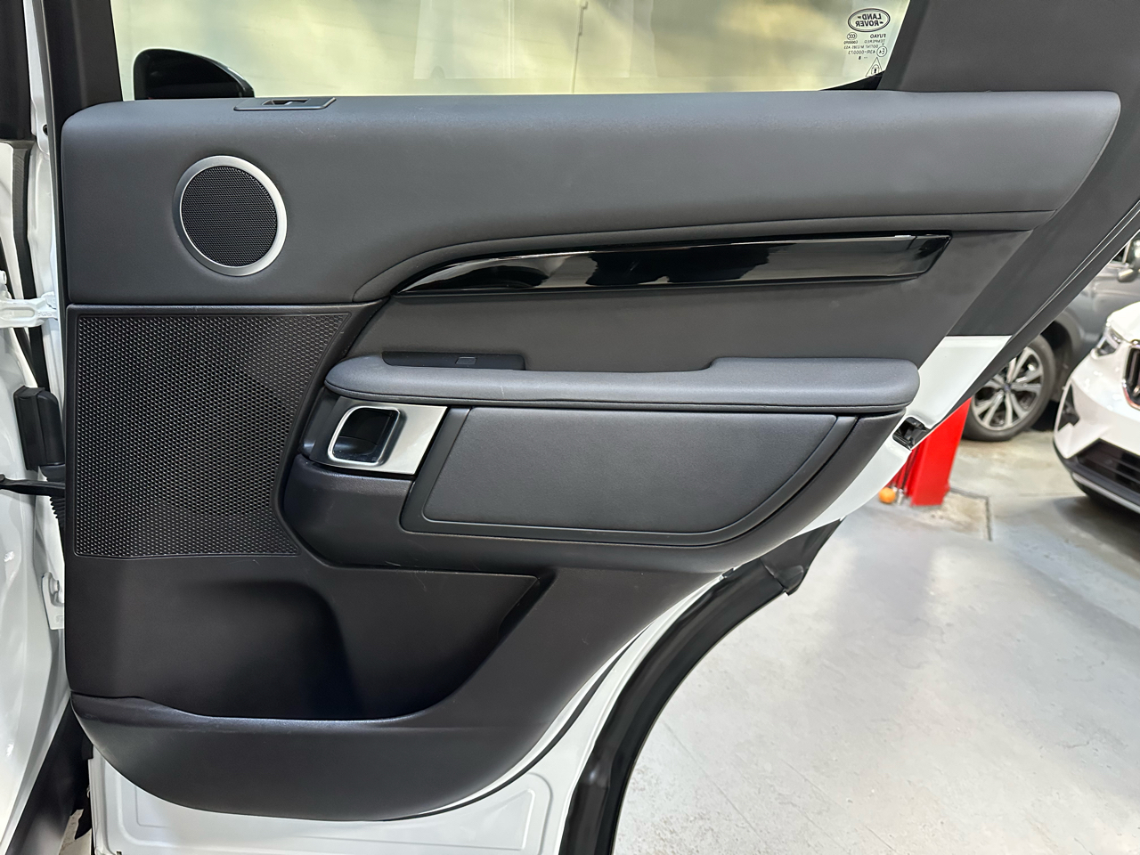 Land Rover Discovery SE V6 Supercharged 2019 Land Rover Discovery SE V6 Supercharged 2019