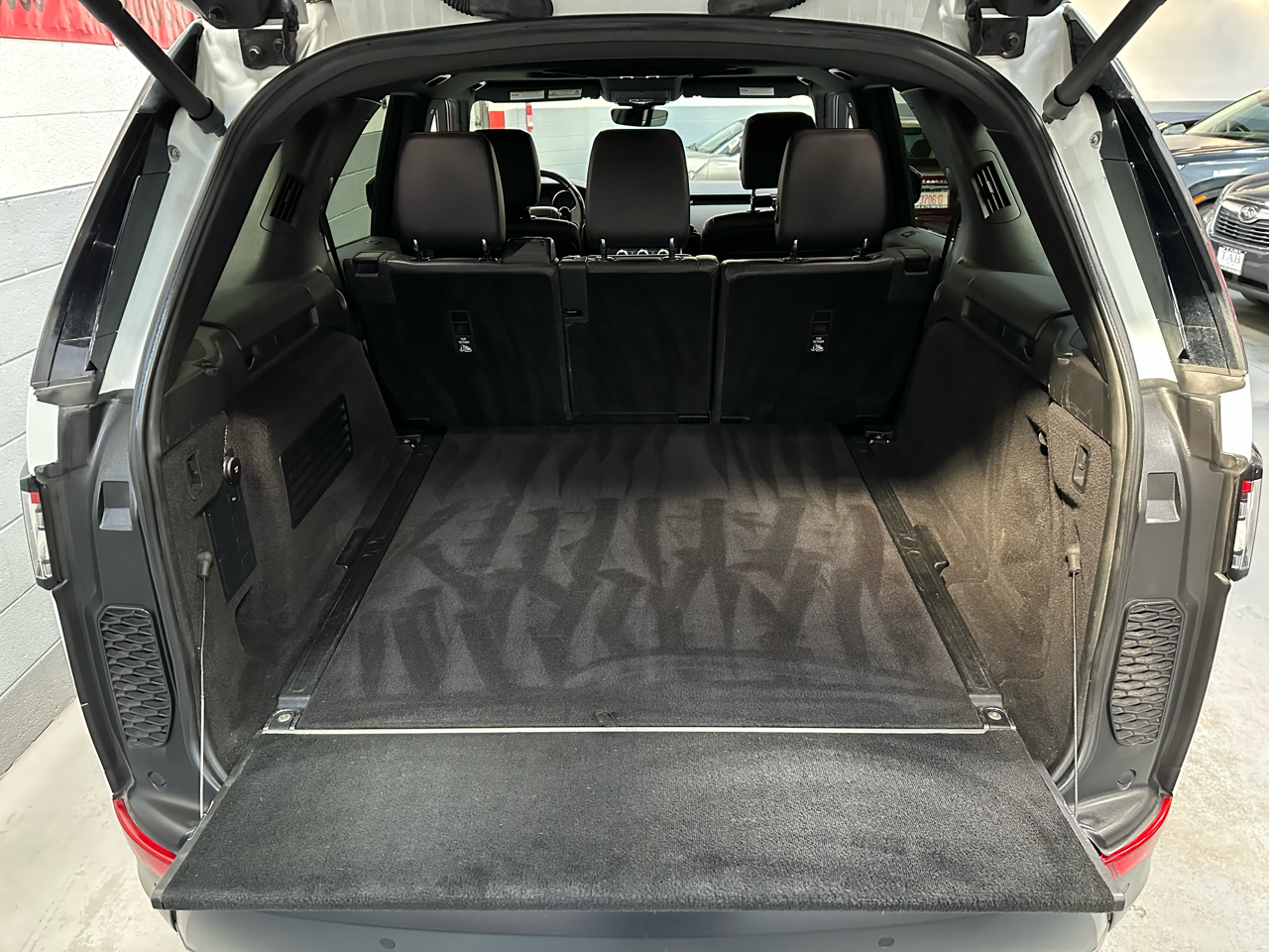 Land Rover Discovery SE V6 Supercharged 2019 Land Rover Discovery SE V6 Supercharged 2019