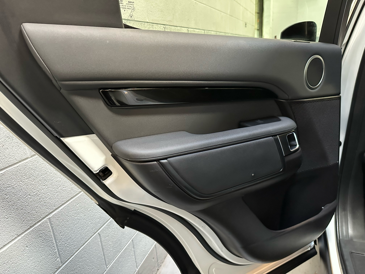 Land Rover Discovery SE V6 Supercharged 2019 Land Rover Discovery SE V6 Supercharged 2019