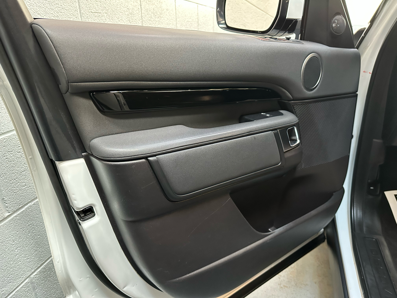 Land Rover Discovery SE V6 Supercharged 2019 Land Rover Discovery SE V6 Supercharged 2019