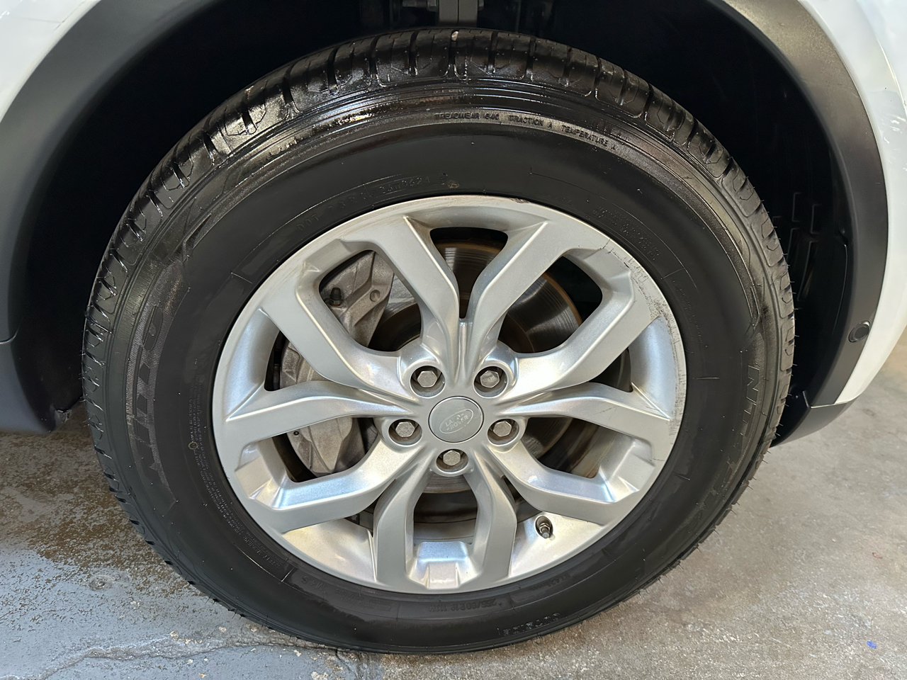 Land Rover Discovery SE V6 Supercharged 2019 Land Rover Discovery SE V6 Supercharged 2019