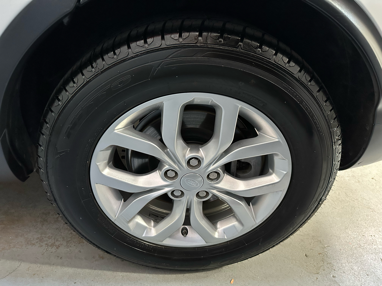 Land Rover Discovery SE V6 Supercharged 2019 Land Rover Discovery SE V6 Supercharged 2019