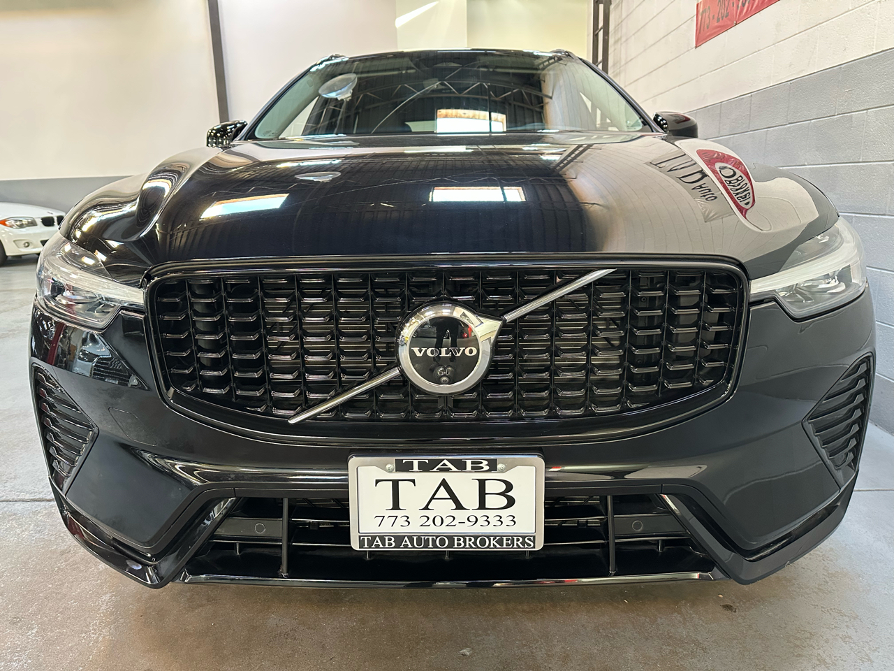 Volvo XC60 B5 AWD Plus Dark Theme 2025