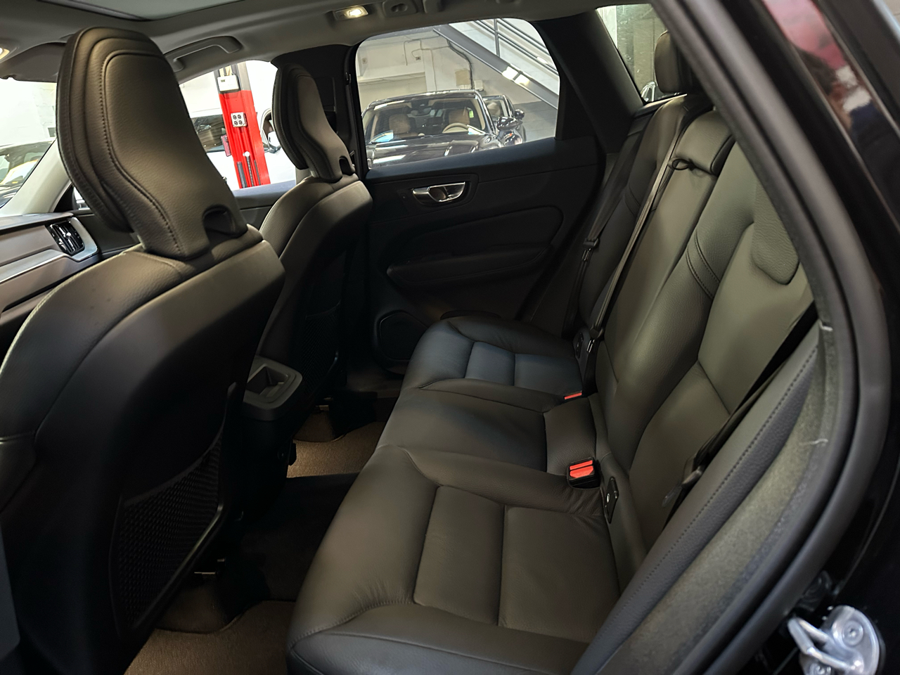 Volvo XC60 B5 AWD Plus Dark Theme 2025