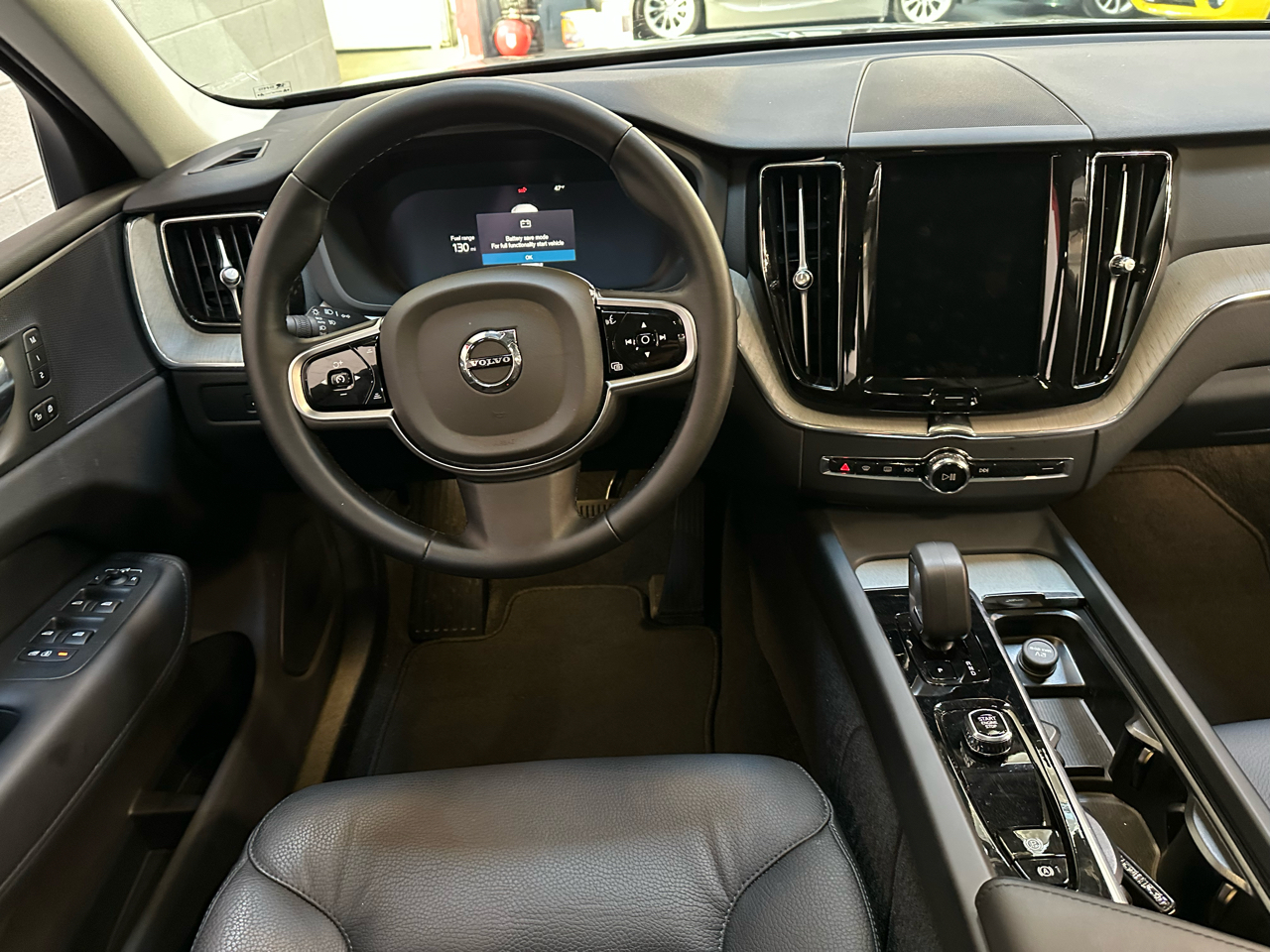 Volvo XC60 B5 AWD Plus Dark Theme 2025