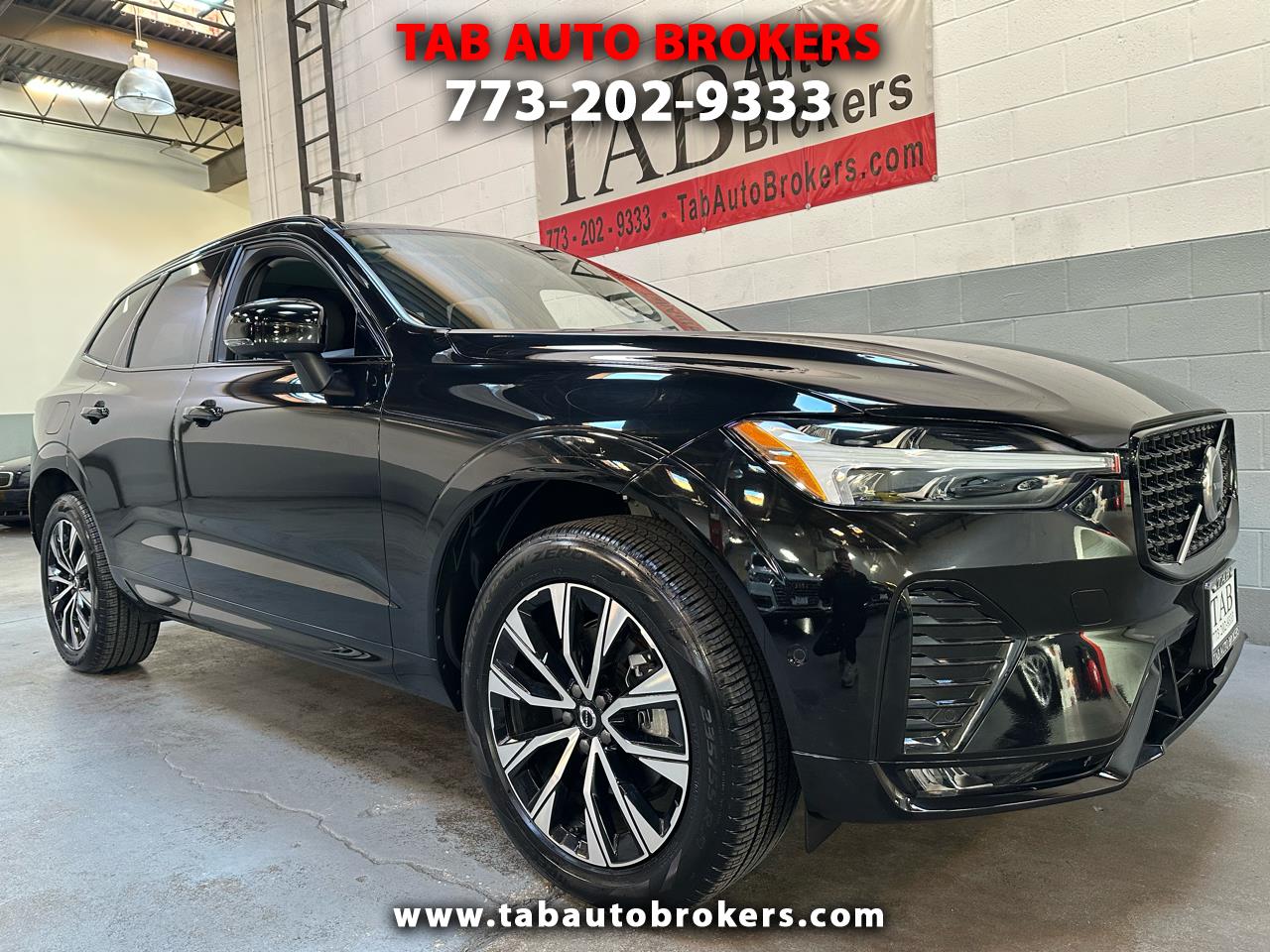 2025 Volvo XC60 B5 AWD Plus Dark Theme