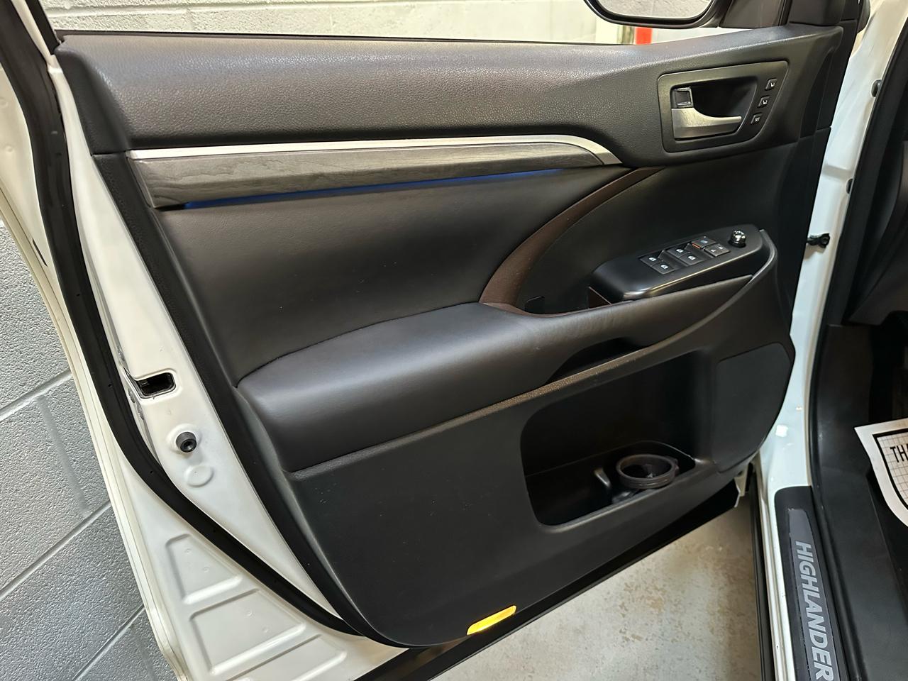 Toyota Highlander Limited V6 4WD 2017