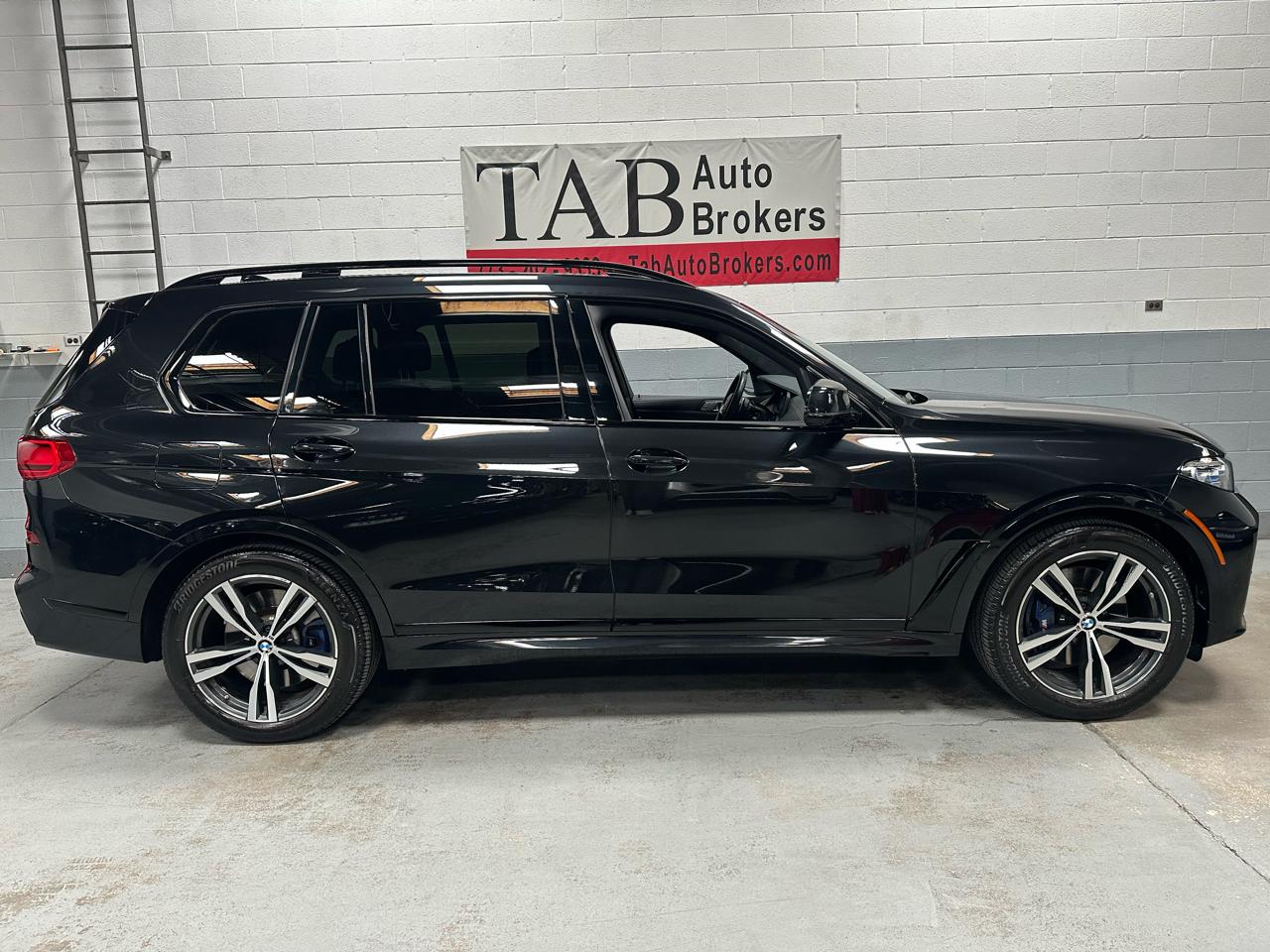 BMW X7 M50i Sports Activity Vehicle 2022