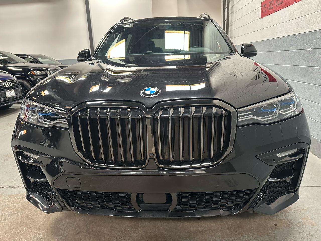 BMW X7 M50i Sports Activity Vehicle 2022