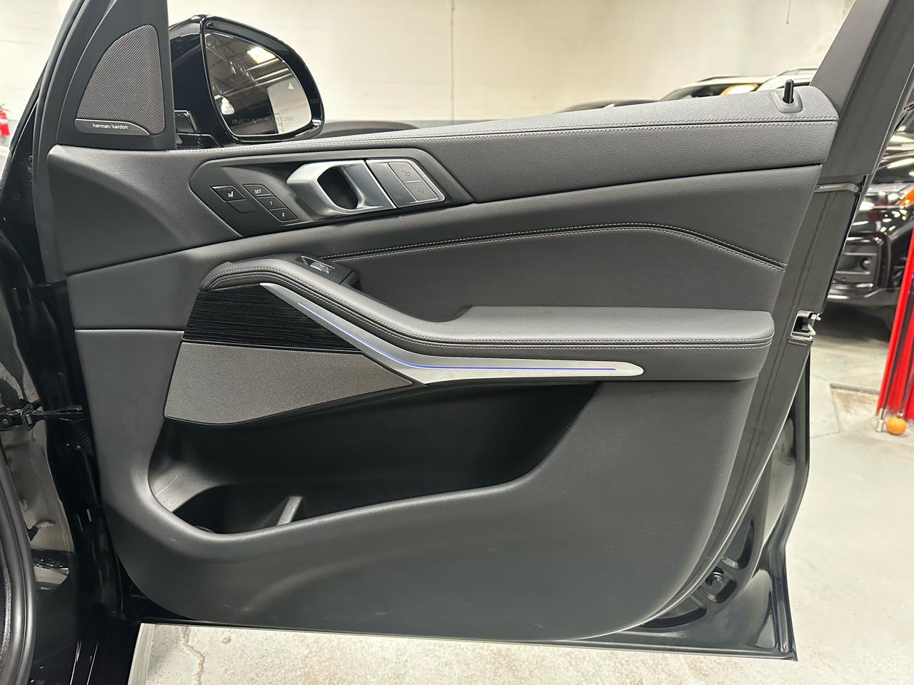 BMW X7 M50i Sports Activity Vehicle 2022