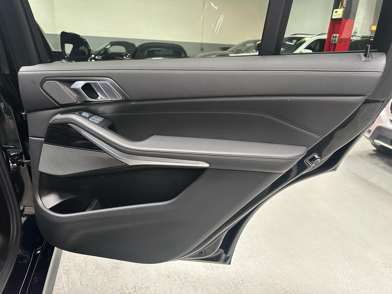 BMW X7 M50i Sports Activity Vehicle 2022