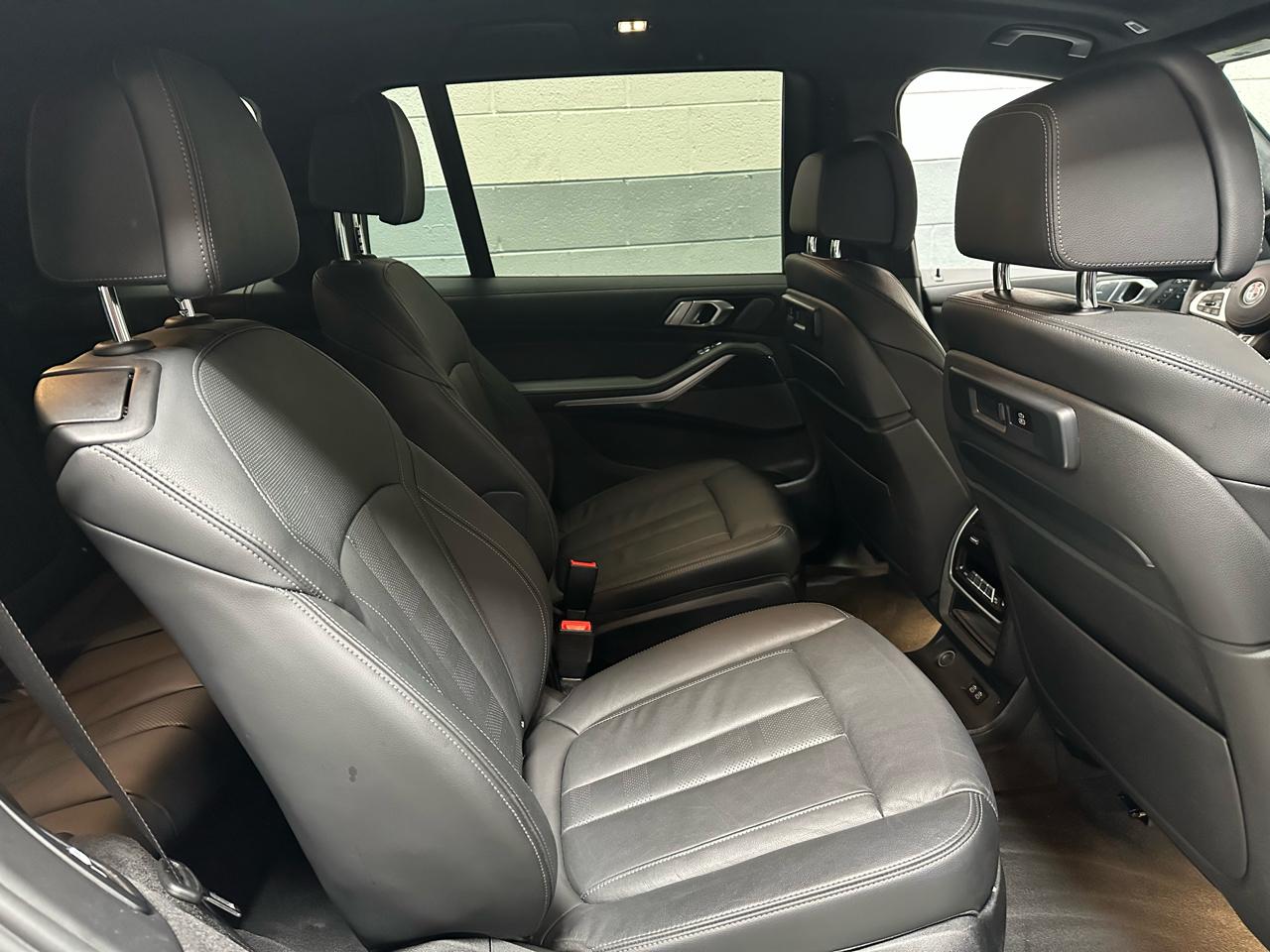 BMW X7 M50i Sports Activity Vehicle 2022