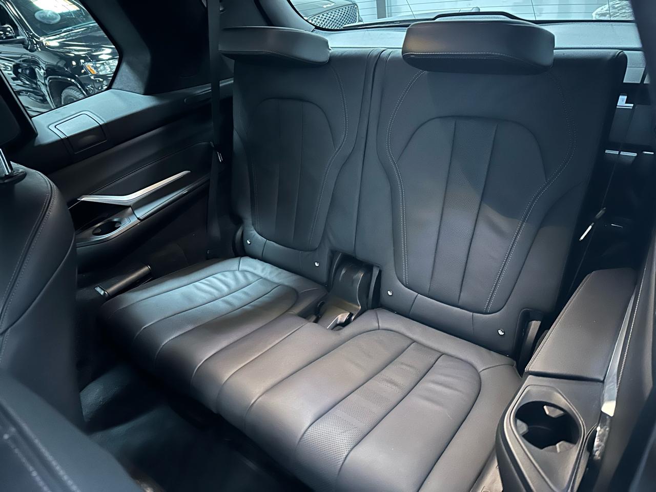 BMW X7 M50i Sports Activity Vehicle 2022