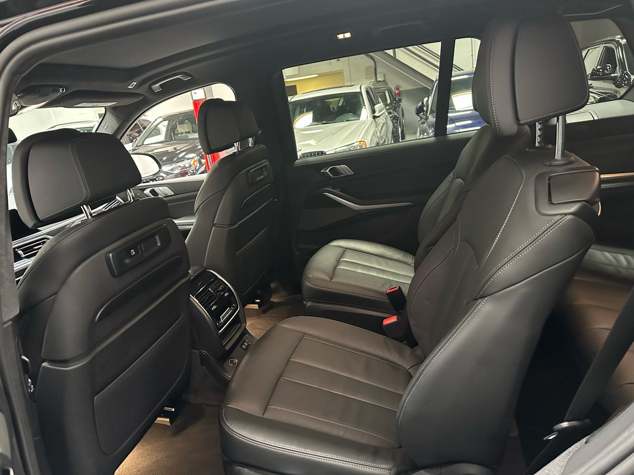 BMW X7 M50i Sports Activity Vehicle 2022