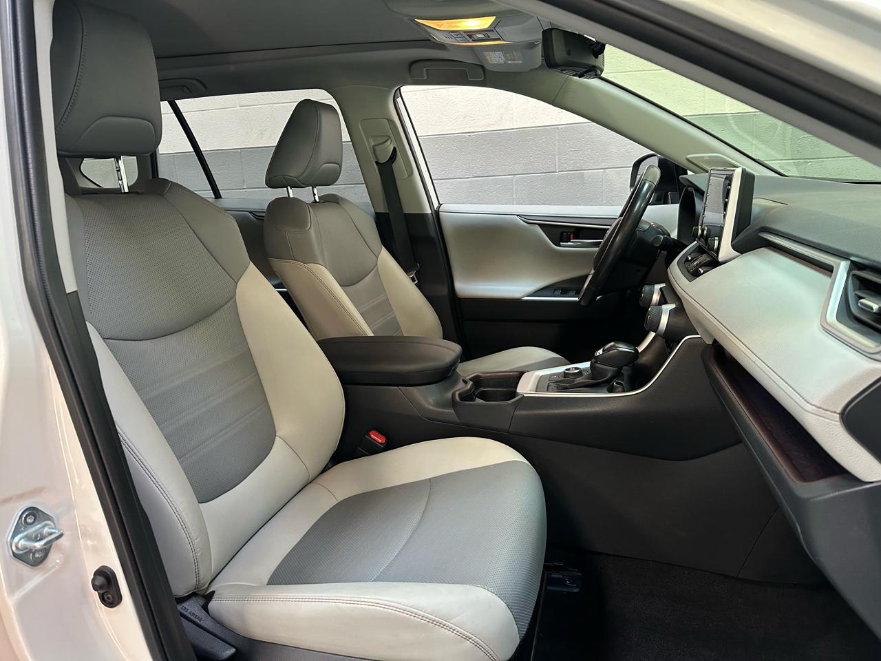 Toyota RAV4 Hybrid Limited AWD (Natl) 2021