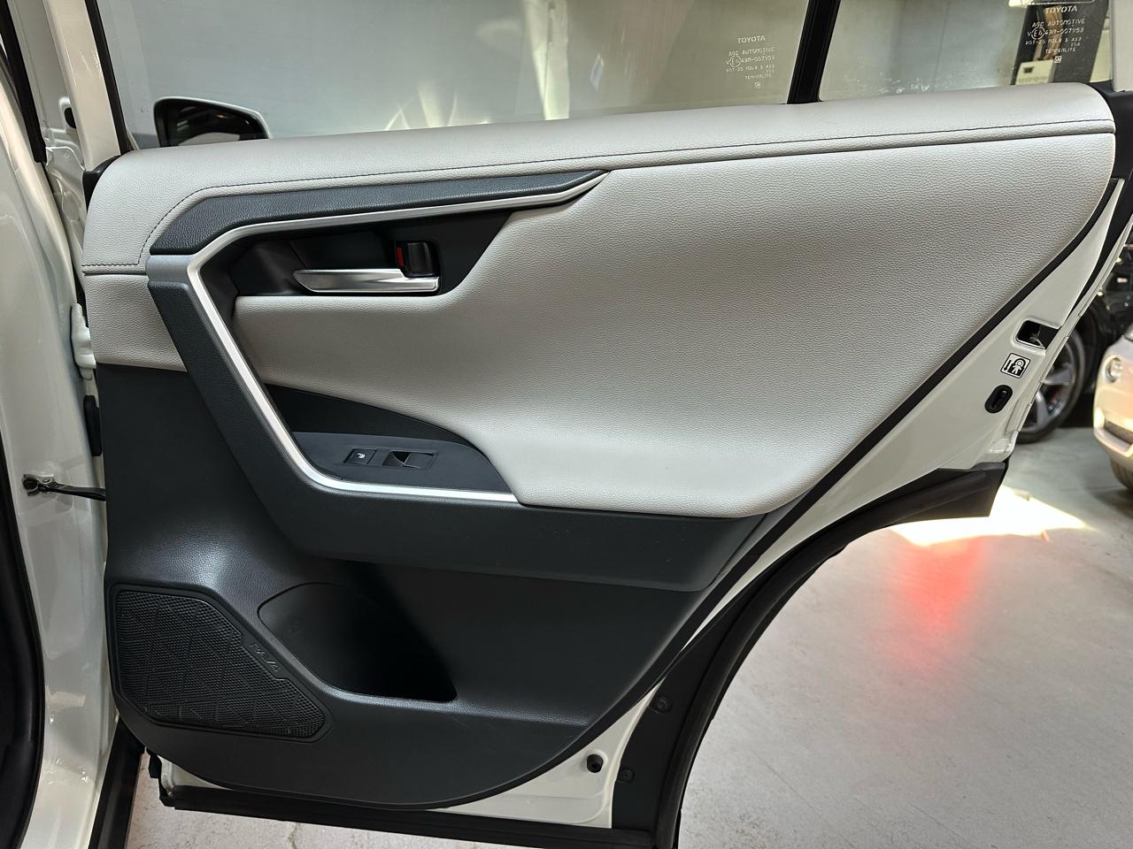 Toyota RAV4 Hybrid Limited AWD (Natl) 2021