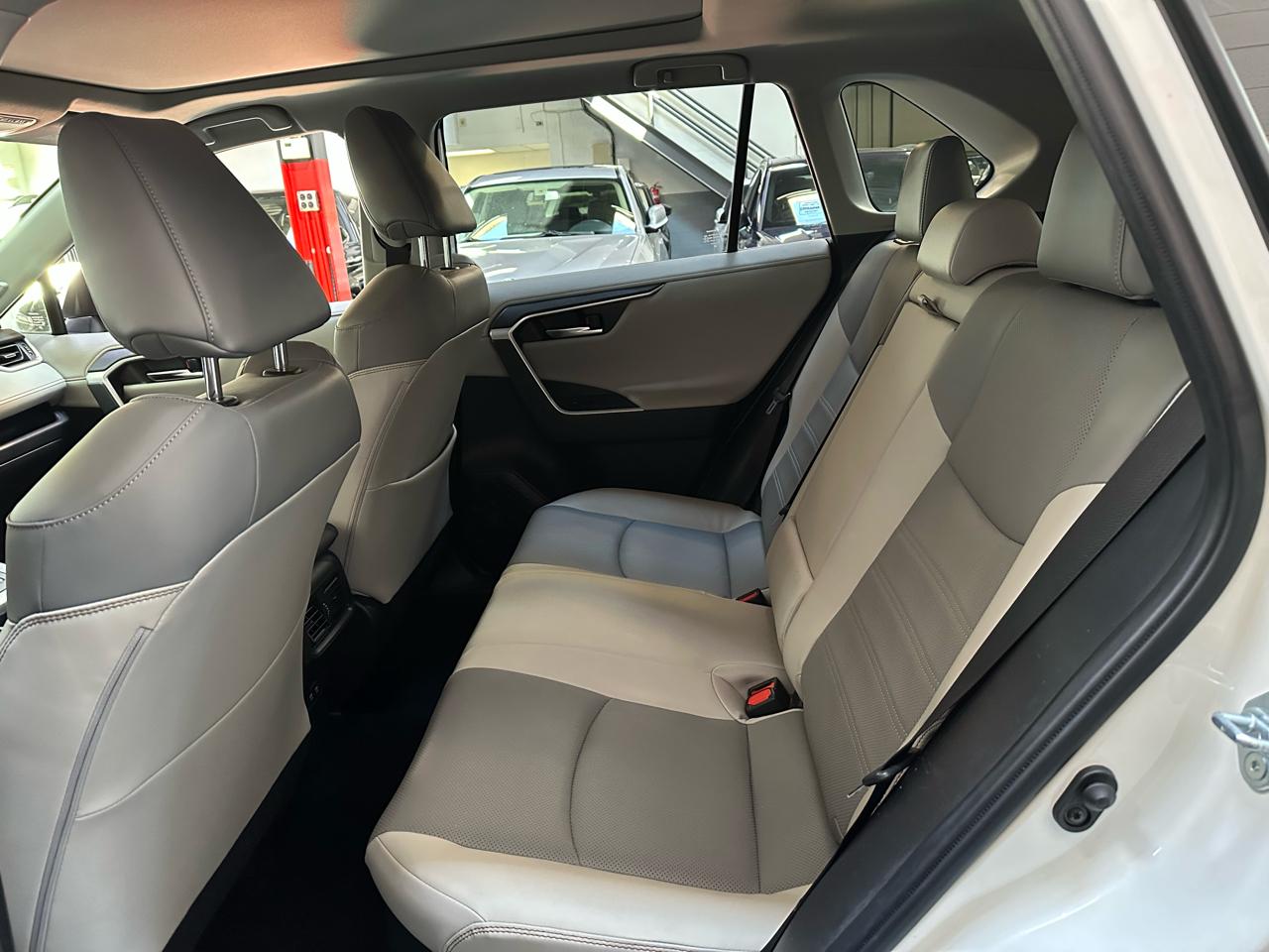 Toyota RAV4 Hybrid Limited AWD (Natl) 2021