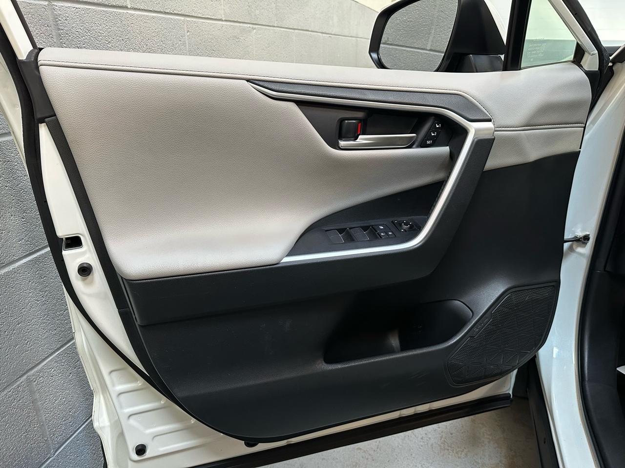 Toyota RAV4 Hybrid Limited AWD (Natl) 2021