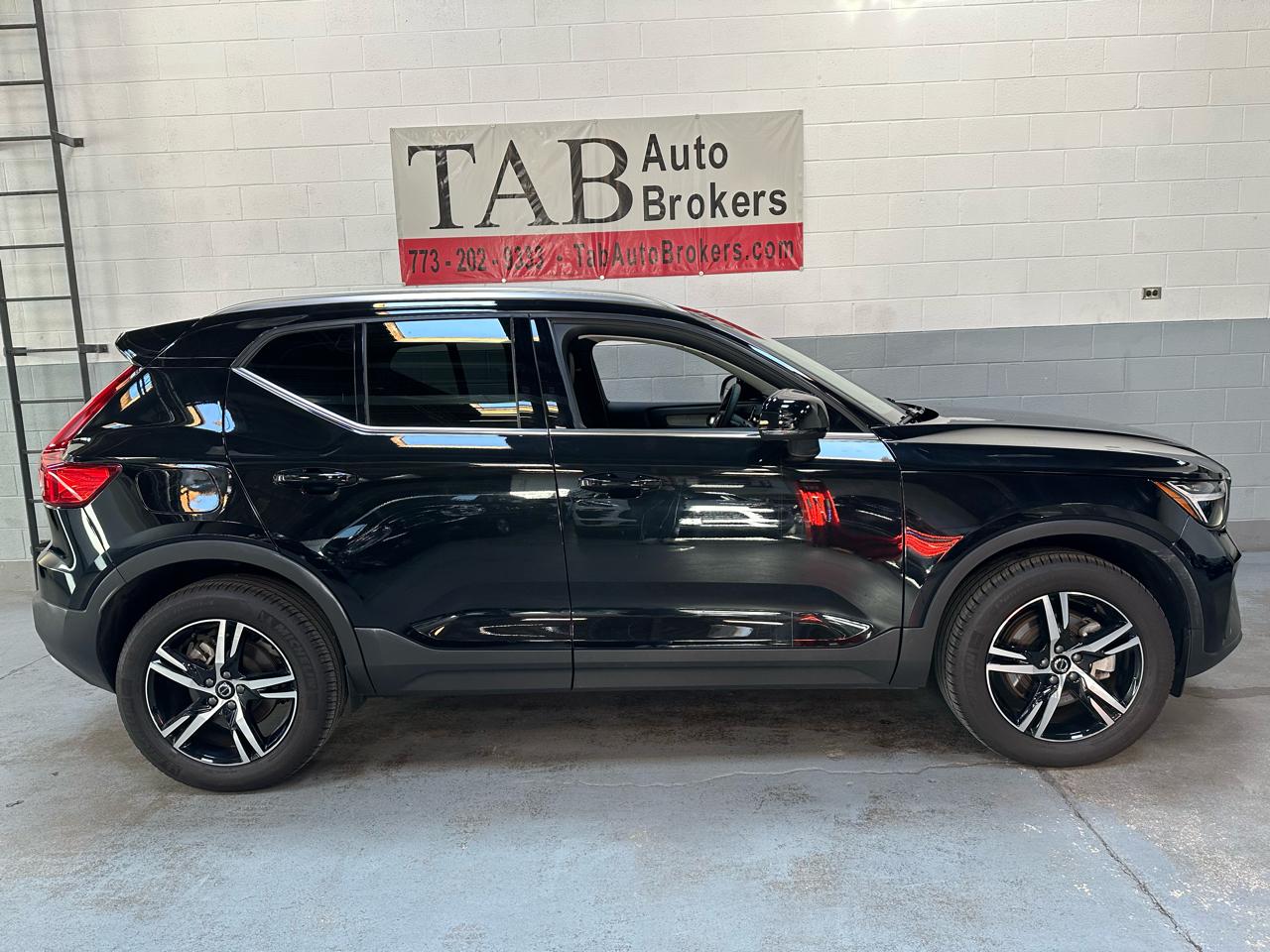 Volvo XC40 B5 AWD Core Bright Theme 2025